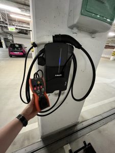 wallbox w garażu podziemnym