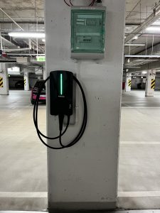 %Stacje ładowania samochodów elektrycznych%