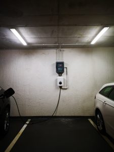 %Stacje ładowania samochodów elektrycznych%