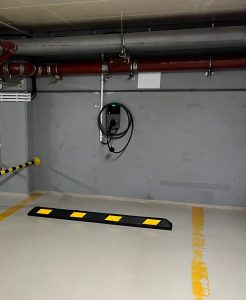 %Stacje ładowania samochodów elektrycznych%