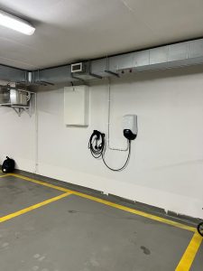 %Stacje ładowania samochodów elektrycznych%