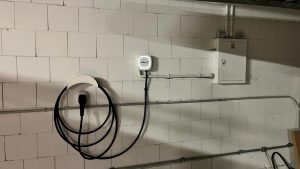 %Stacje ładowania samochodów elektrycznych%