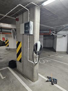 %Stacje ładowania samochodów elektrycznych%