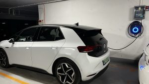 %Stacje ładowania samochodów elektrycznych%