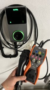 %Stacje ładowania samochodów elektrycznych%