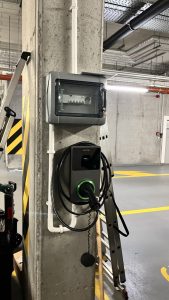 %Stacje ładowania samochodów elektrycznych%